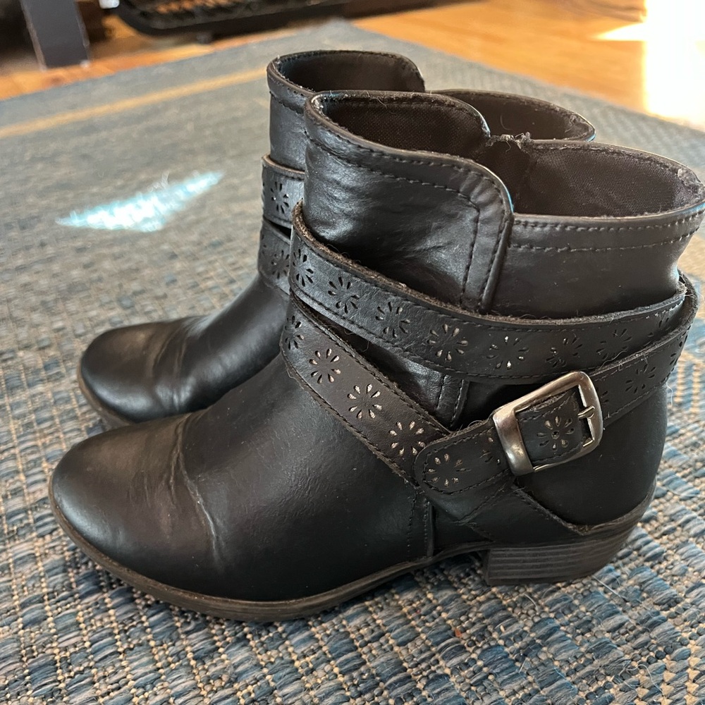 Kohl's Black Ankle Booties with Floral Strap